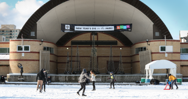 Kota London, Ontario  menyiapkan gelanggang es komunitas untuk musim dingin – London