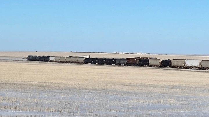 train-derailment-barons-alberta-rcmp-highway-23-global-news
