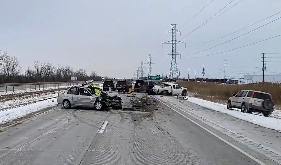 Crash on eastbound 401 near Chatham-Kent sends 3 to hospital, 1 with critical injuries: OPP - image