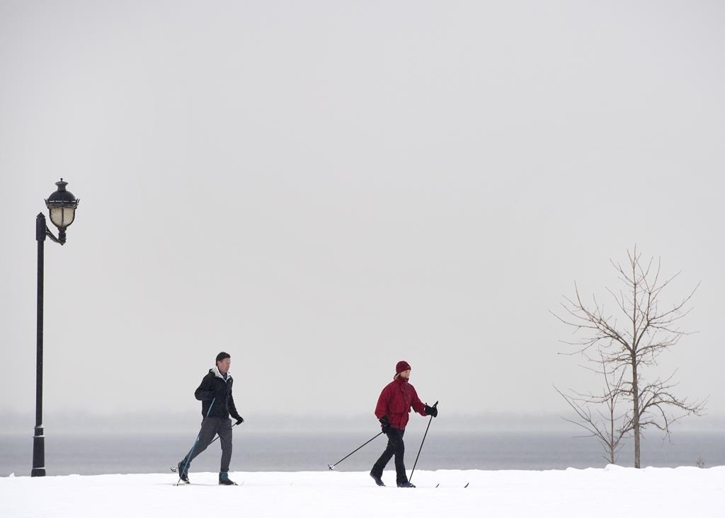 Snow-lacking season challenges Winnipeg skiers