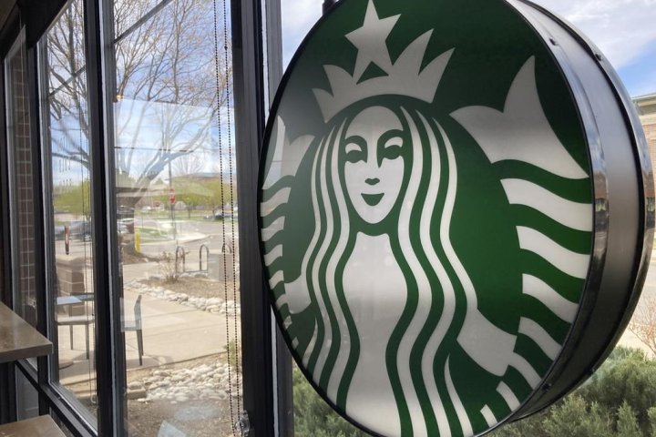 Edmonton Starbucks store unionizes, low unemployment could boost trend in retail, service: experts