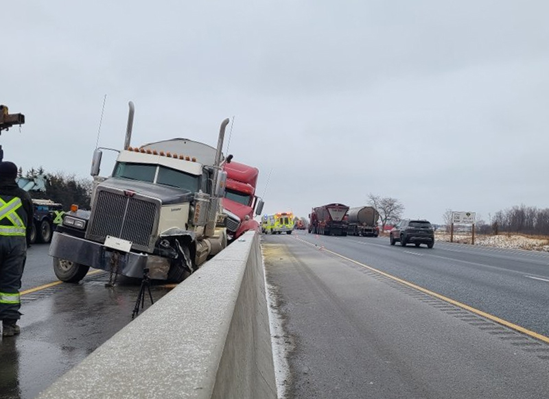 Icy conditions lead to collisions, blocked lanes on Highway 401 near London, Ont.: OPP - image