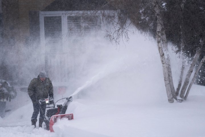 Winnipeg battered with unusually wet snowfall, meteorologist says