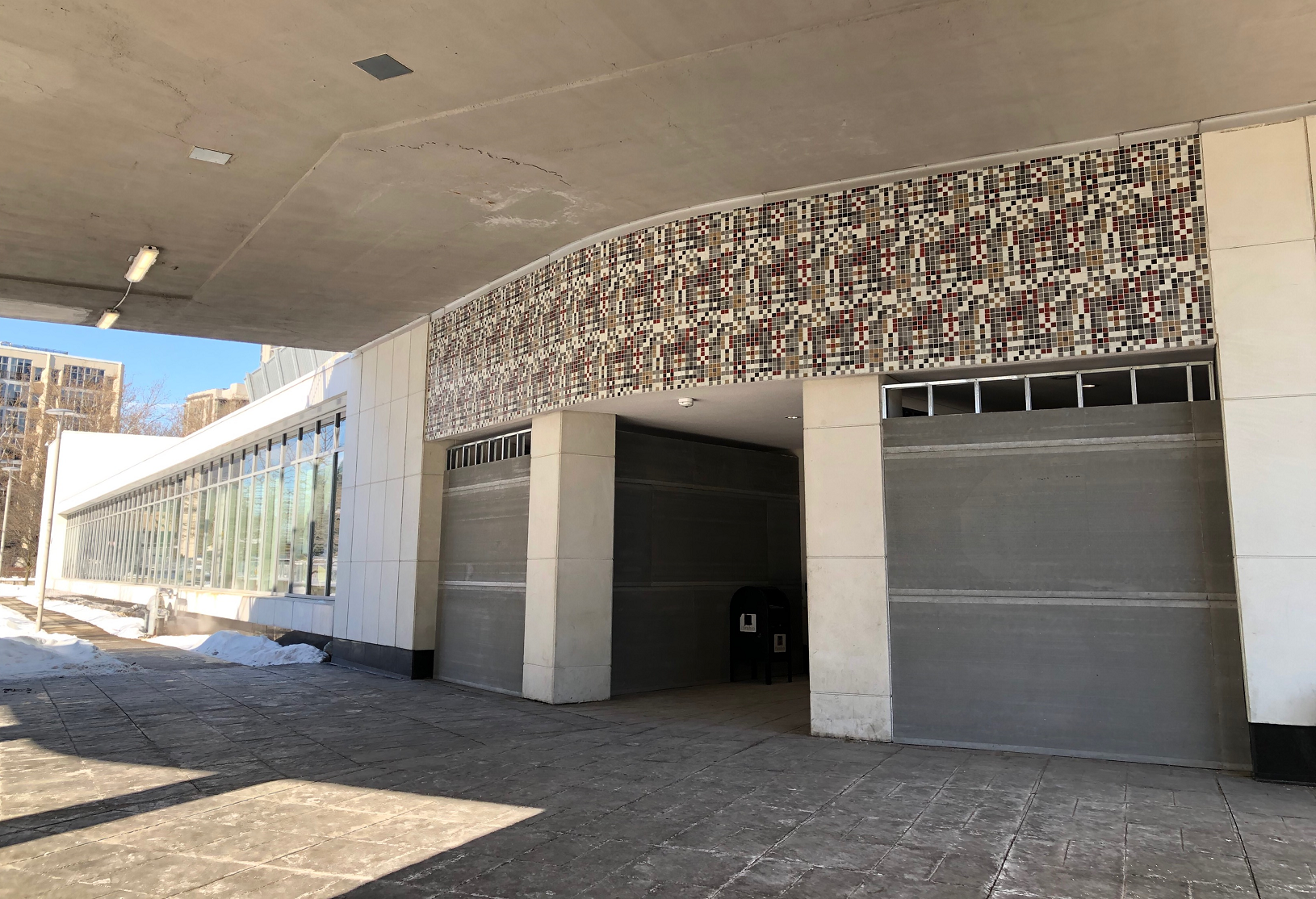 City blocking of air vents used by homeless to keep warm at Hamilton city  hall 'embarassing' error - Hamilton | Globalnews.ca