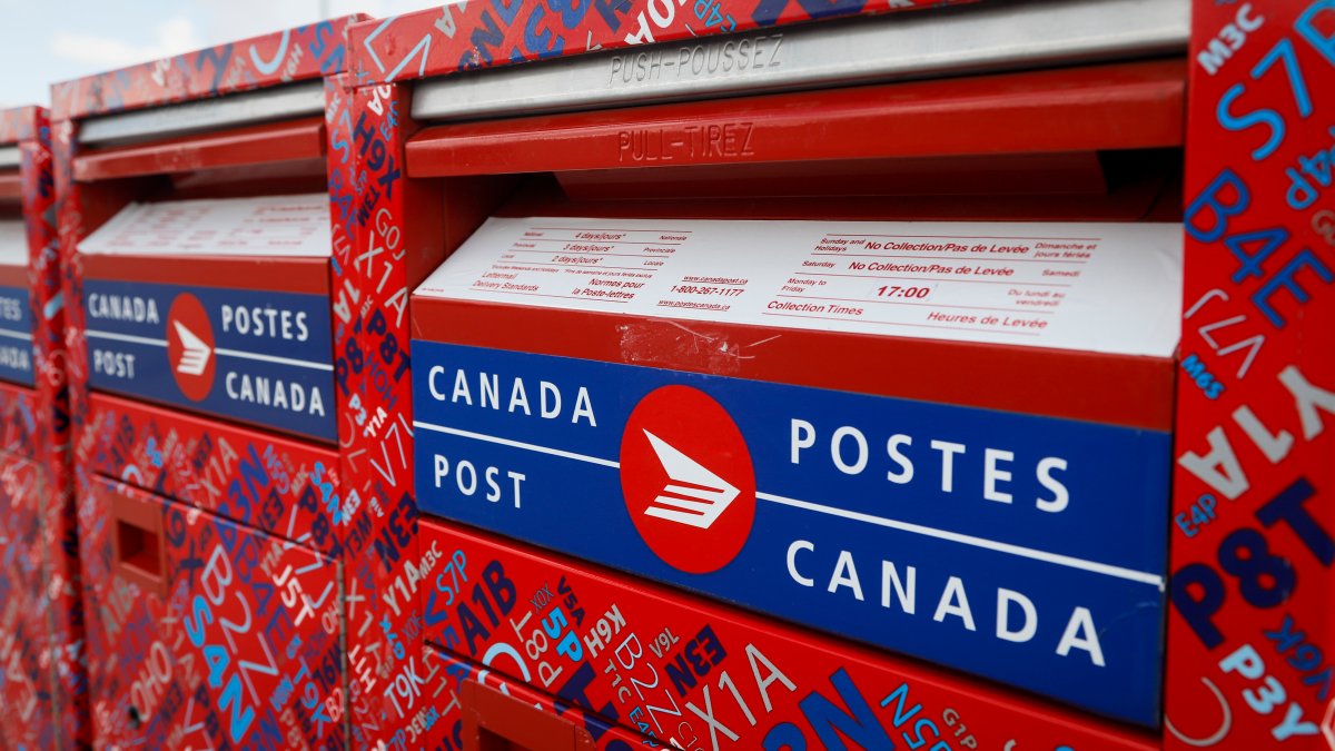 Canada Post file photo for use during the Omicron wave of the COVID-19 pandemic.