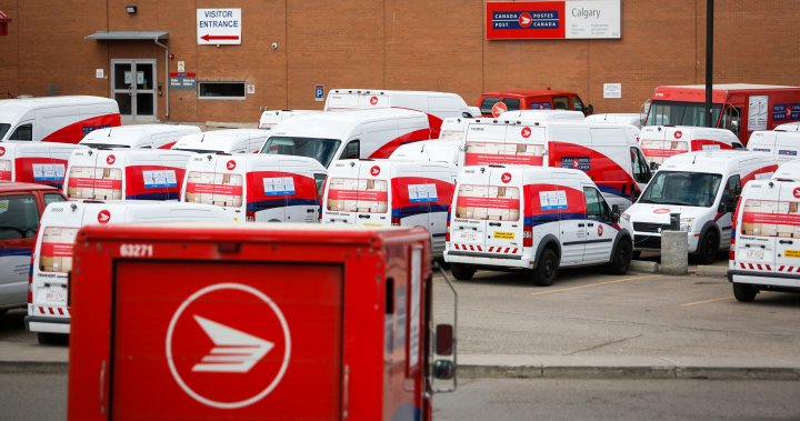 Canada Post warns of delays as Omicron leads to staff shortages
