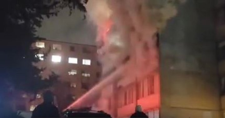 2 rushed to hospital after fire breaks out in Vancouver apartment building