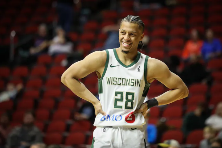 Lindell Wigginton of Milwaukee Bucks becomes 2nd Nova Scotian to score in a NBA game