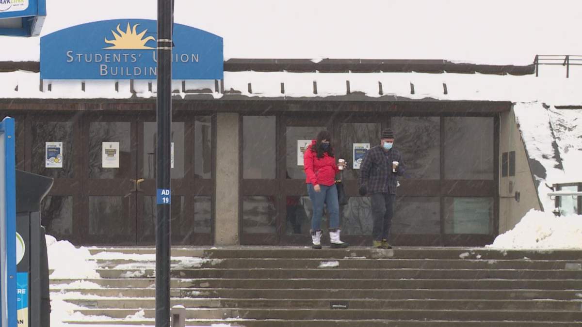 File: Students walking along the path at the University of Lethbridge on Jan. 18, 2022.