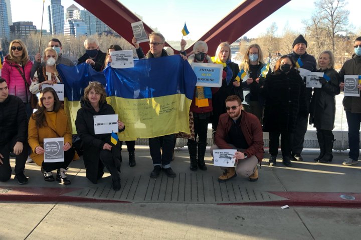 Calgary Ukrainian community holds rally to show support for keeping ‘Russian boot off our throats’