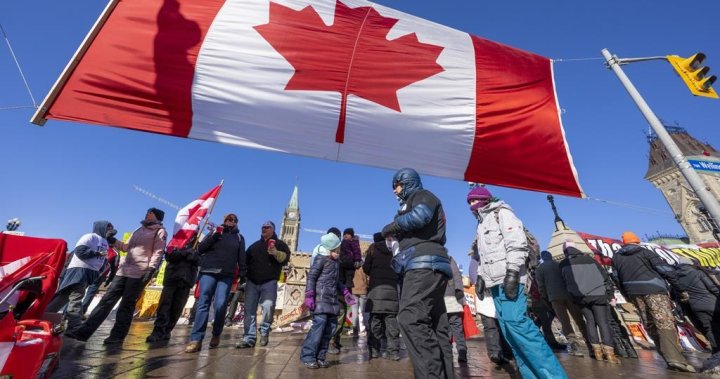 Ottawa mayor pushes to shrink convoy protest footprint, as feds eye action