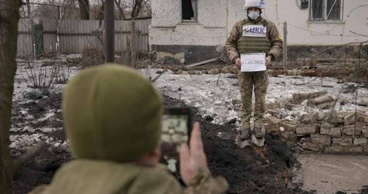 Eastern Ukrainians being evacuated to Russia, announces separatist leader
