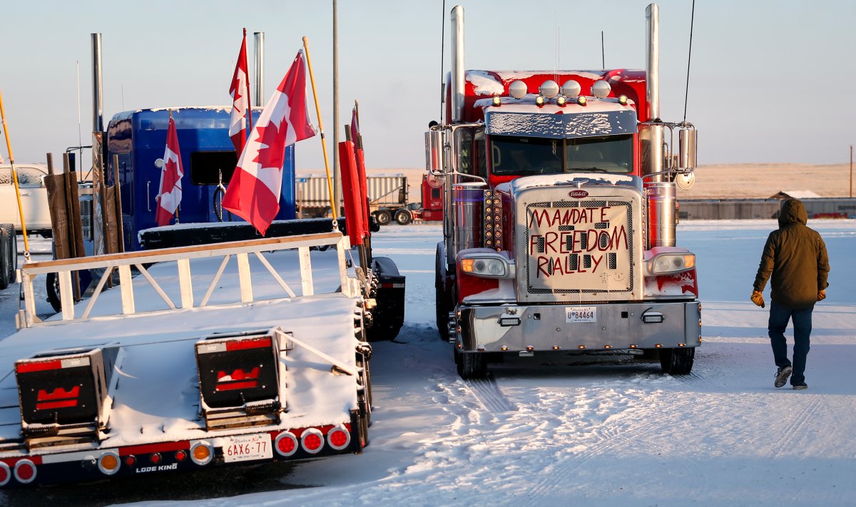Movement at Coutts border on 5th day of blockade, one lane open in each direction Globalnews.ca