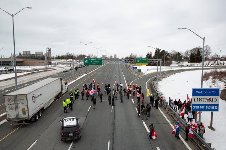 QEW closures persist as convoy protests continue near Peace Bridge in Niagara: police