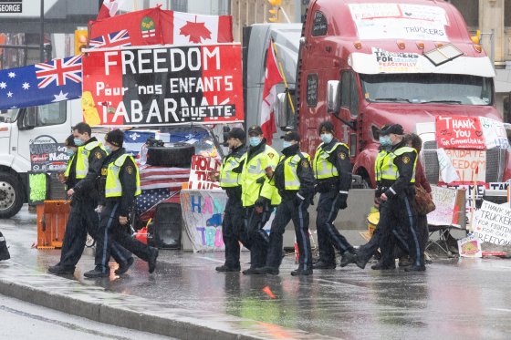 Ottawa convoy blockade police