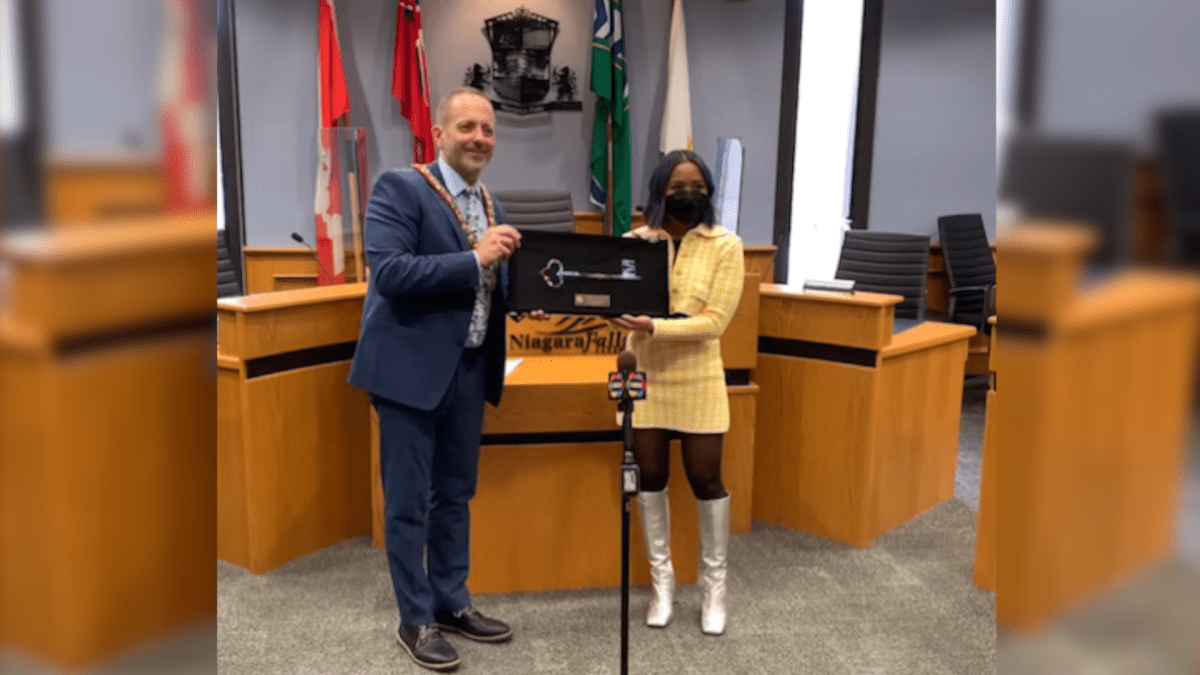 Erika Casupanan accepting the key to the city from Niagara Falls mayor Jim Diodati. The 35-year-old Casupanan was the first ever Canadian winner of the hit TV show Survivor.