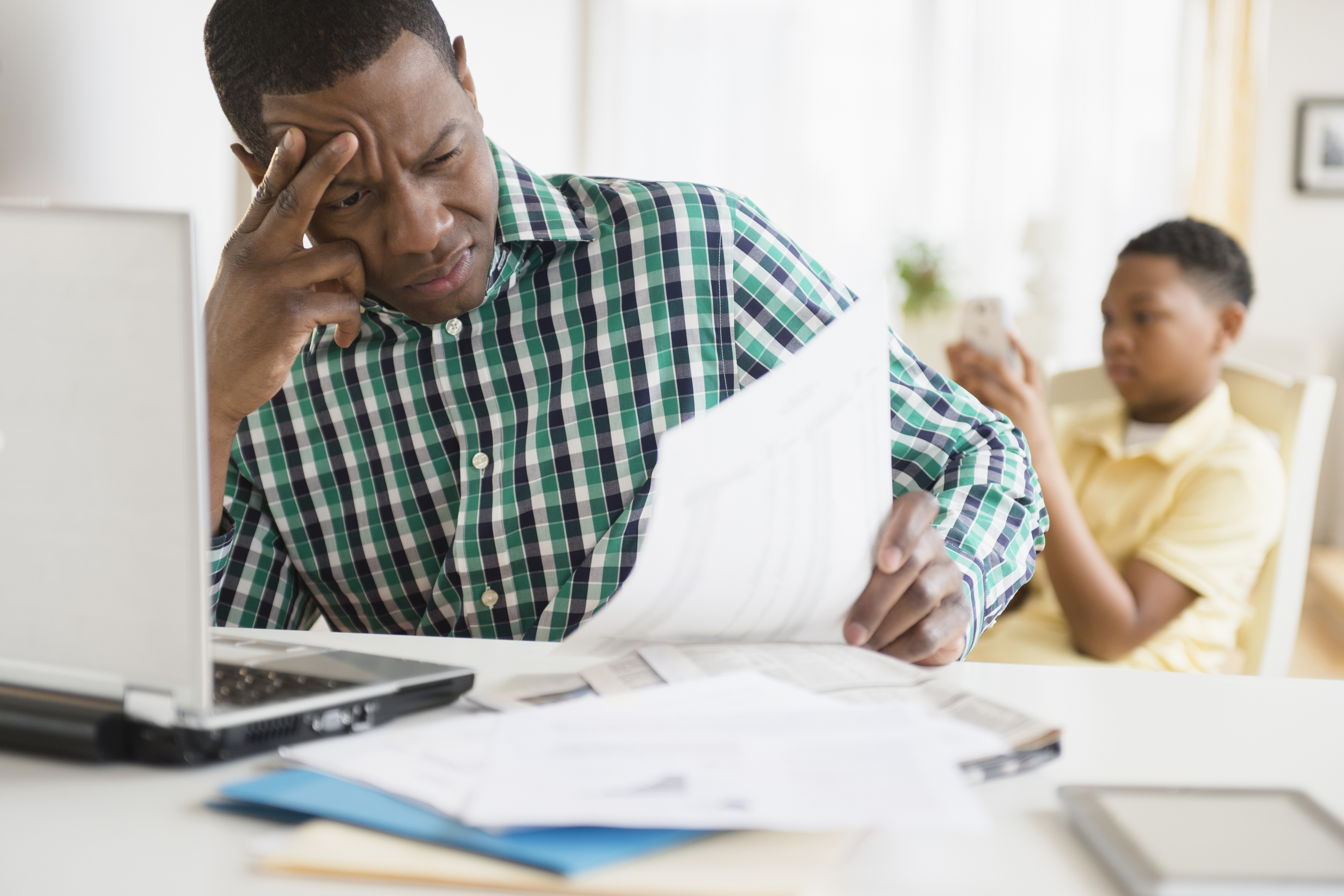 Този ден на безпокойството при действие един защитник напомня на