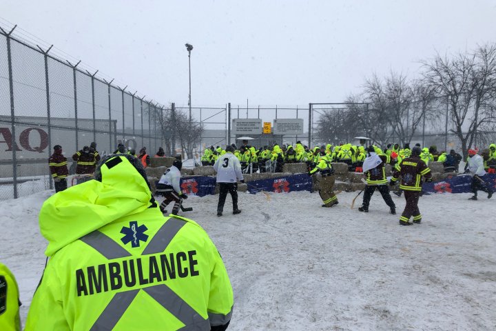 Paramedics stage protest, block access to SAQ distribution centres in Montreal, Quebec City