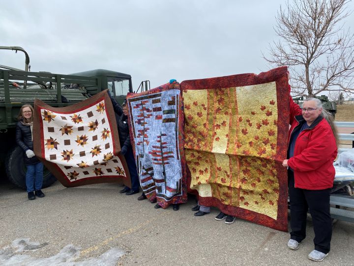 Calgary Volunteers Craft Thank You Quilts For Military Veterans   QUILTS 