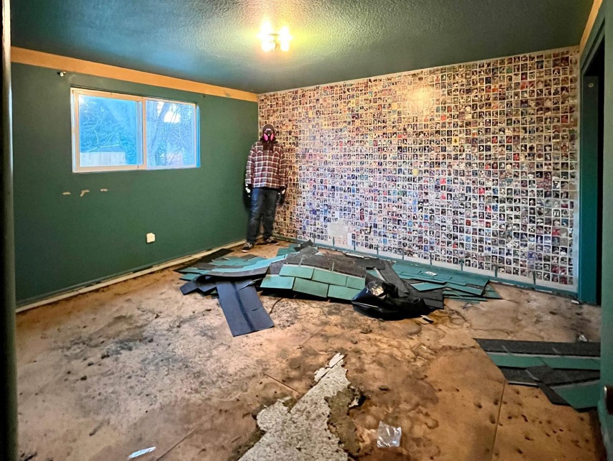 Home Renovations Uncover Baseball Card 'Wall of Fame' 