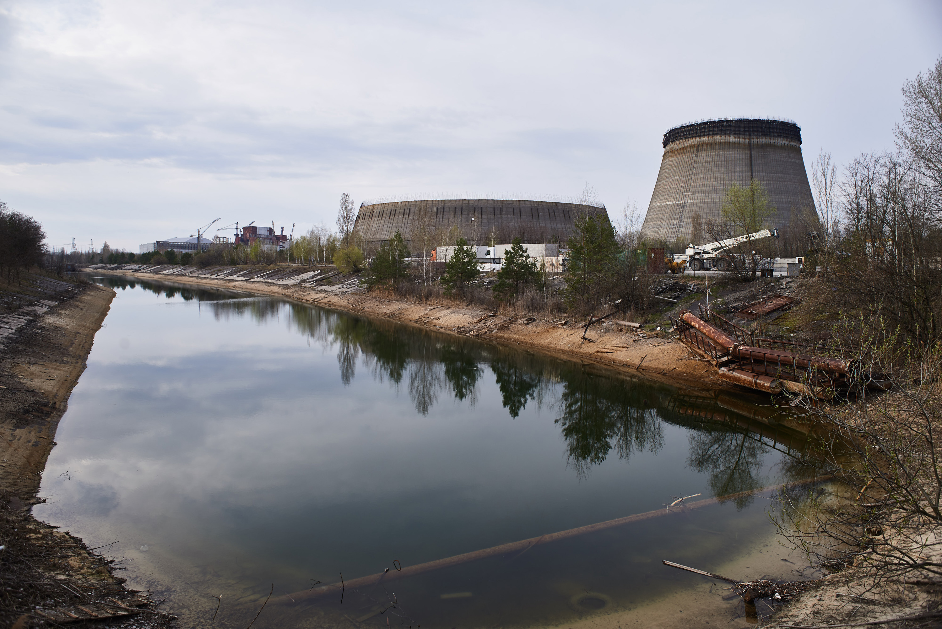 Реки радиации. Пруд охладитель Чернобыльской АЭС. Река Припять возле Чернобыльской АЭС. Чернобыльский пруд охладитель. Припять пруд охладитель.