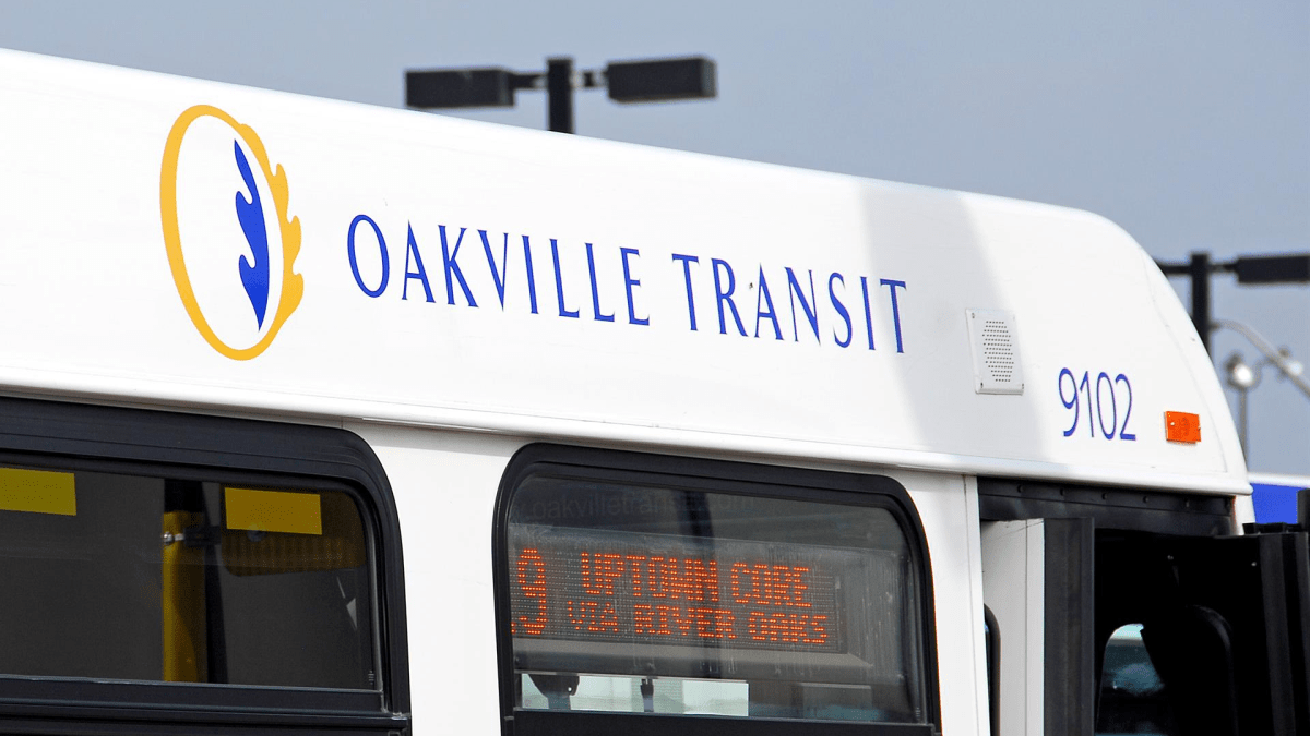 Oakville transit is back on the road after the town and the local bus workers union ratified a tentative agreement on Mar. 3, 2022.