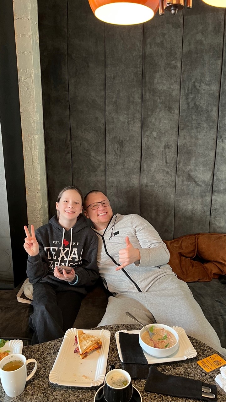 ‘I will defend’: Kyiv man ready to fight as he tries to move daughter to safety - image