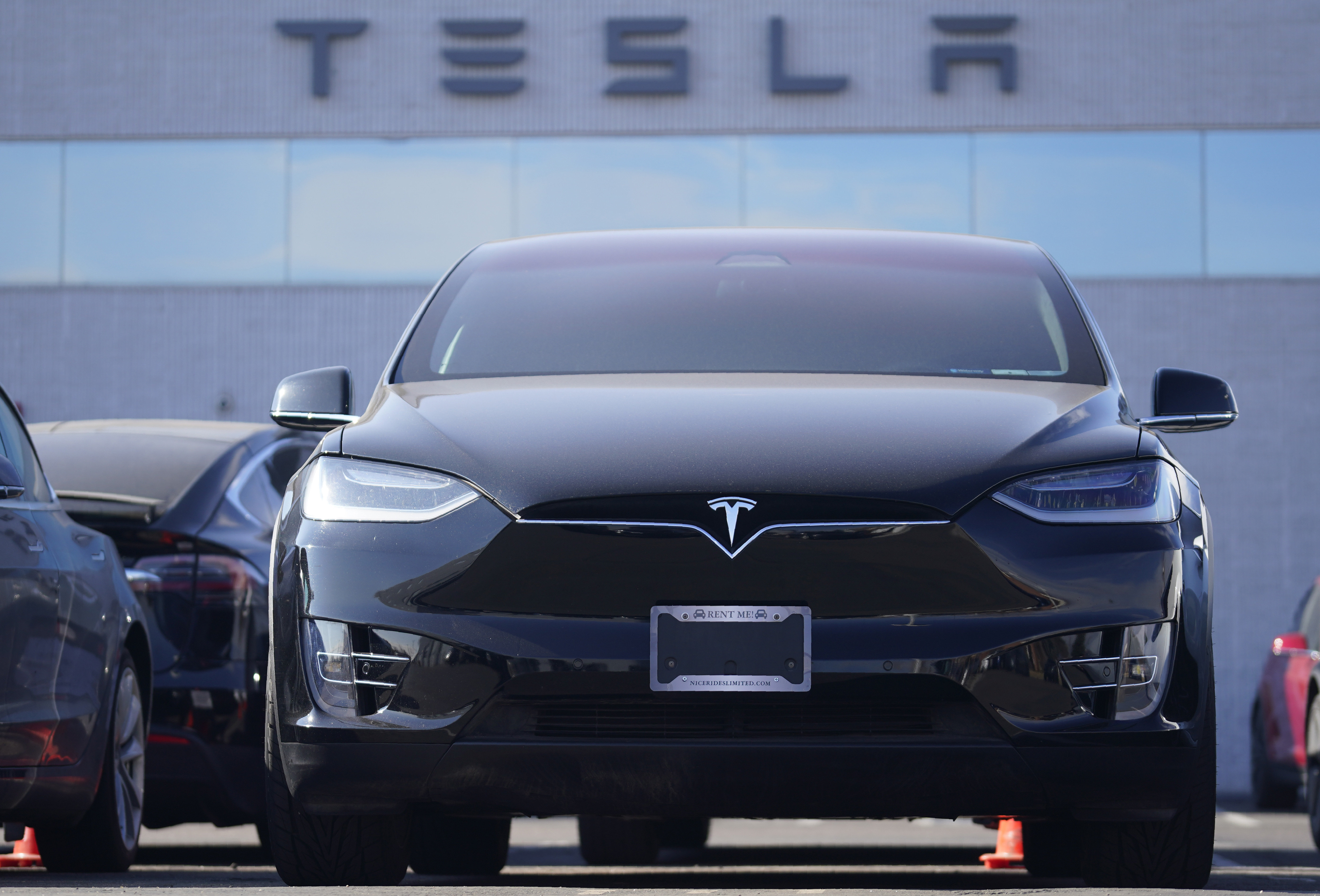 Tesla Recalling 54,000 Self-driving Cars For Rolling Stop Bug ...