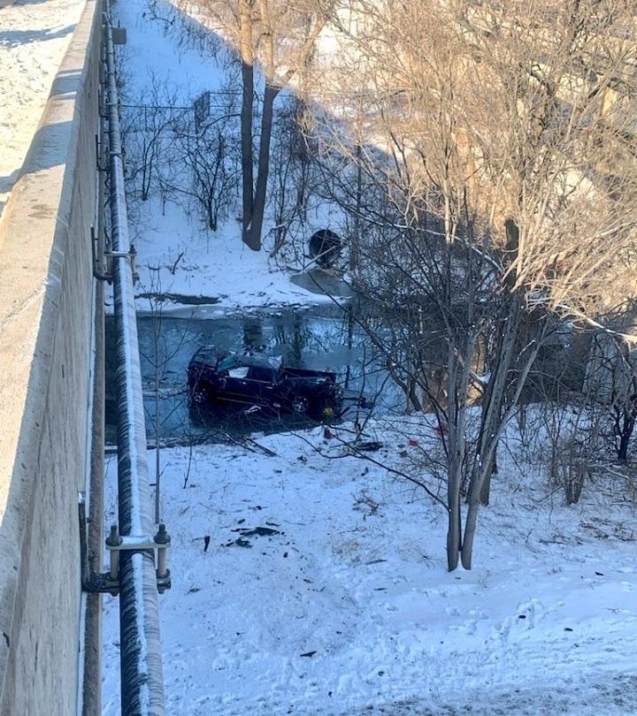 A vehicle loses control on Highway 401 and falls over the guardrail, landing in the Don River. 