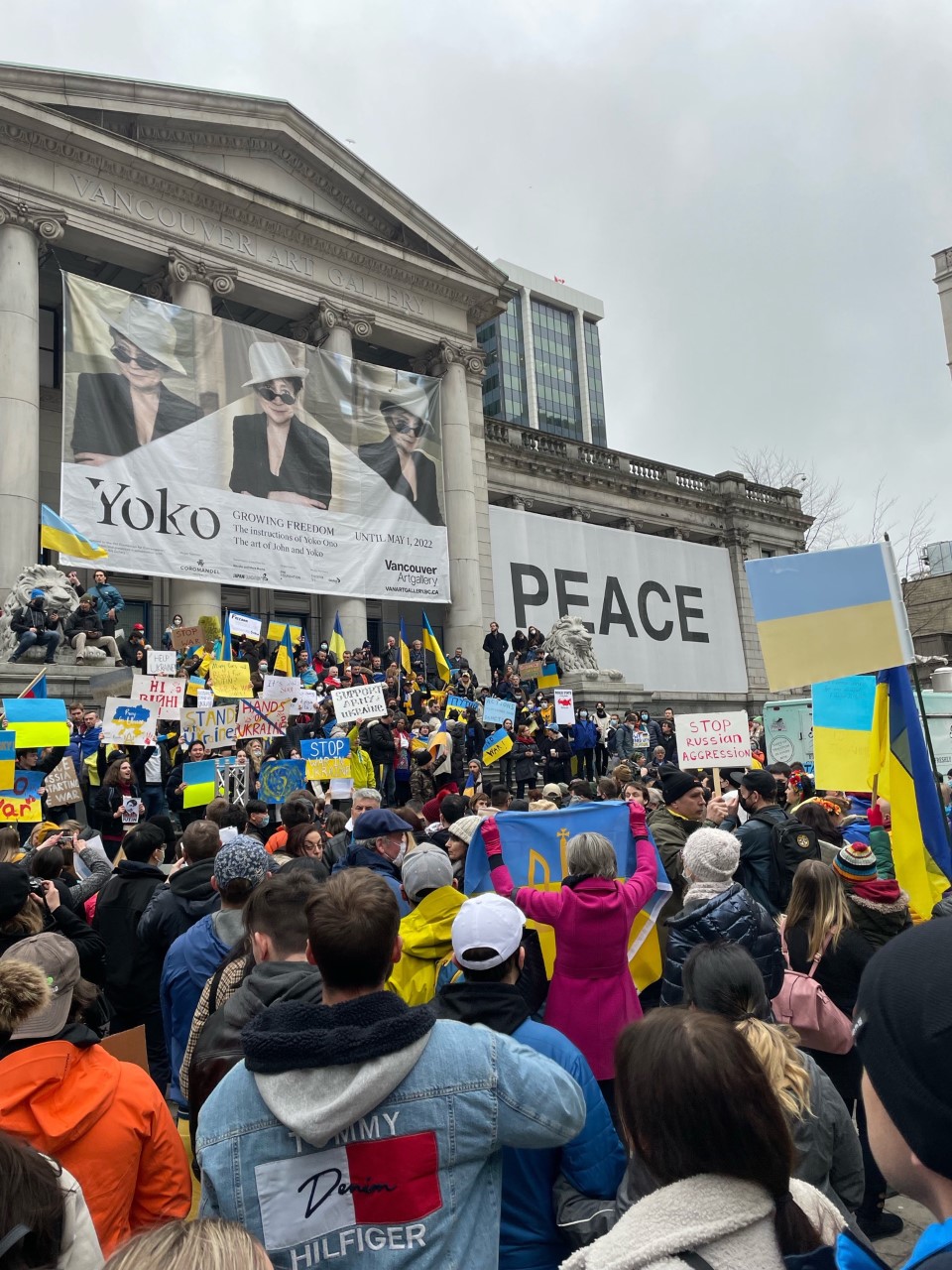 A large crowd gathers at the Vancouver Art Gallery to show solidarity with the people of Ukraine on Sat. Feb. 26, 2022.
