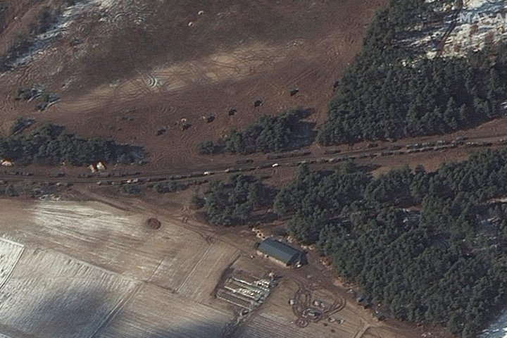 Russian convoy outside Kyiv has redeployed into firing positions, satellite photos show