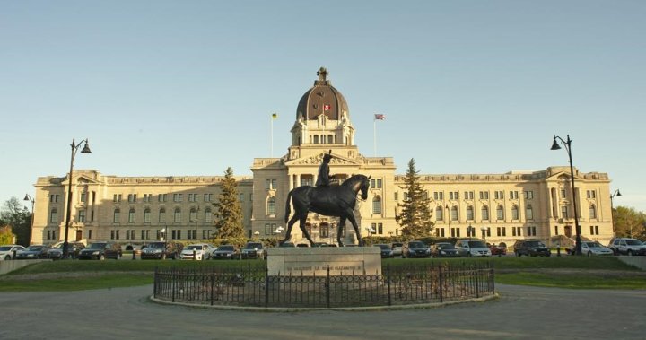 Saskatchewan politicians prepare for pronoun fight