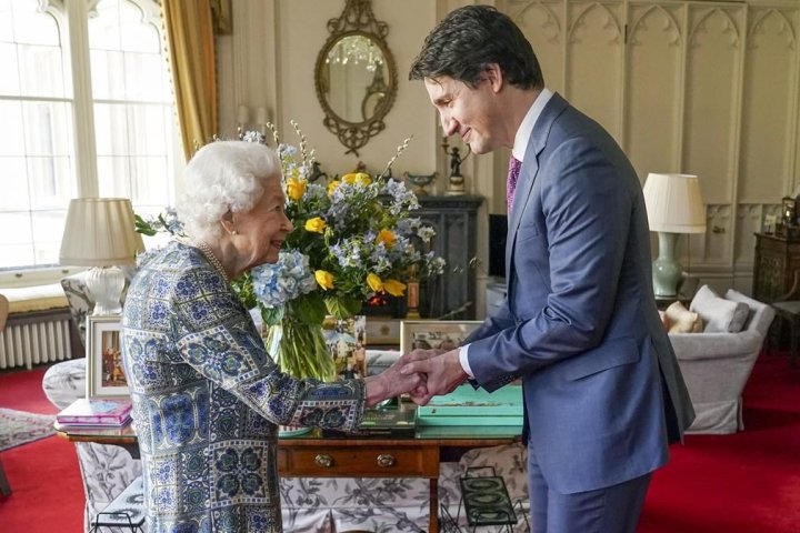 Canadians more open to cutting ties with monarchy, but still support Queen: poll