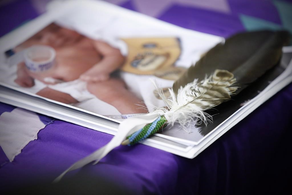 Майки от коренното население чиито деца са изведени от Службите