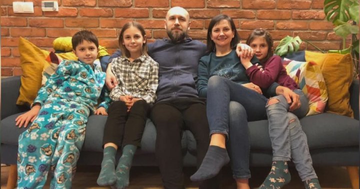 B.C. woman helping Ukrainian family flee to Canada says system too complicated