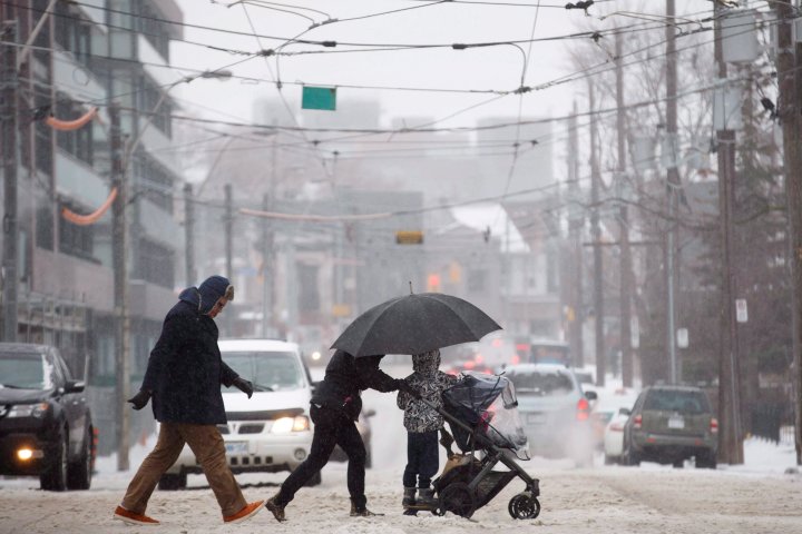 Toronto to open 3 warming centres ahead of weekend
