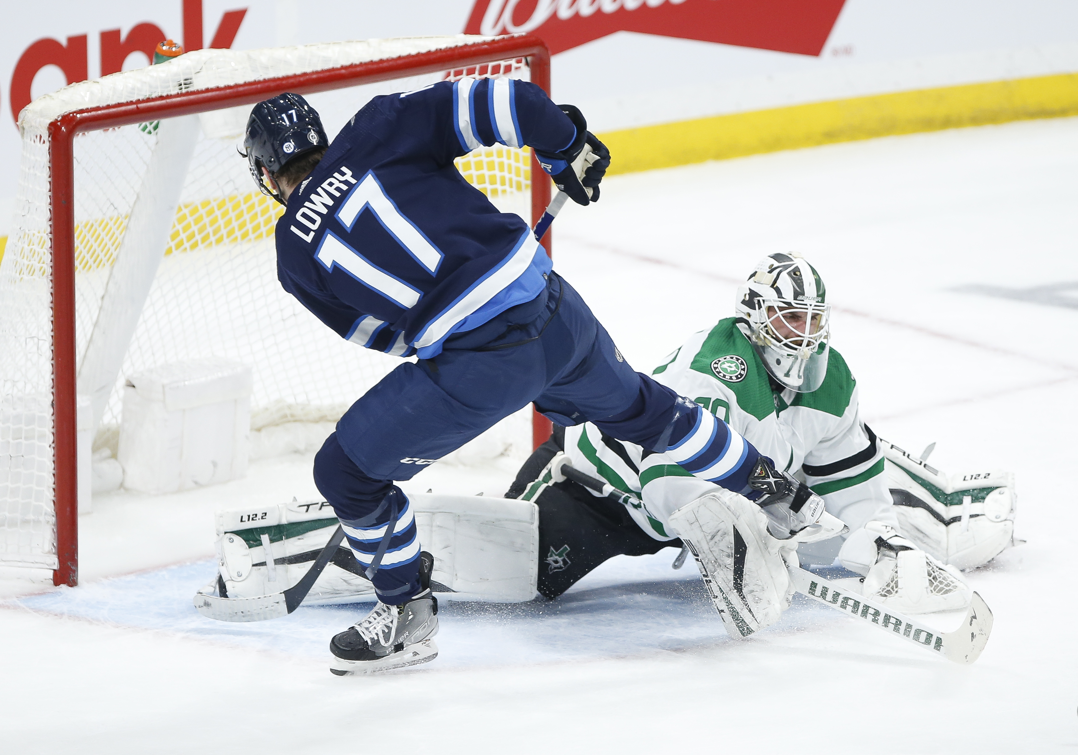 Robertson completes hat trick in OT as Stars take down Jets