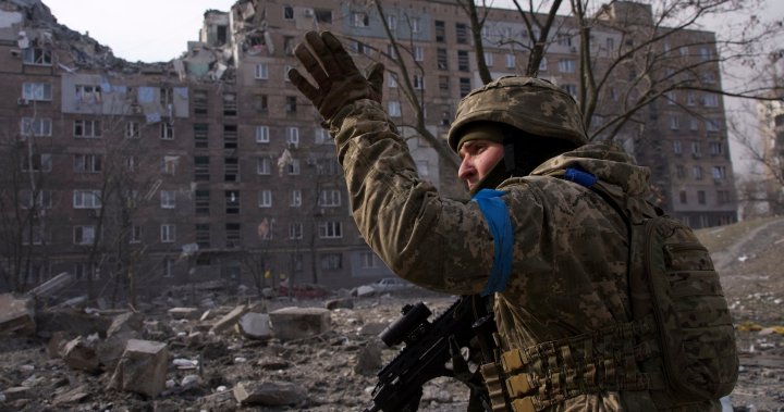Relief workers in Mariupol seized by Russia forces, say Ukrainian leaders