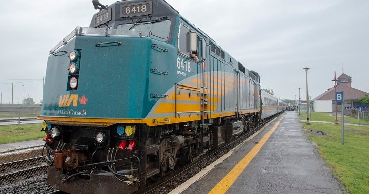 Мъж с невалиден билет отказва да слезе от влака в Кобург, Онтарио, каза полицията