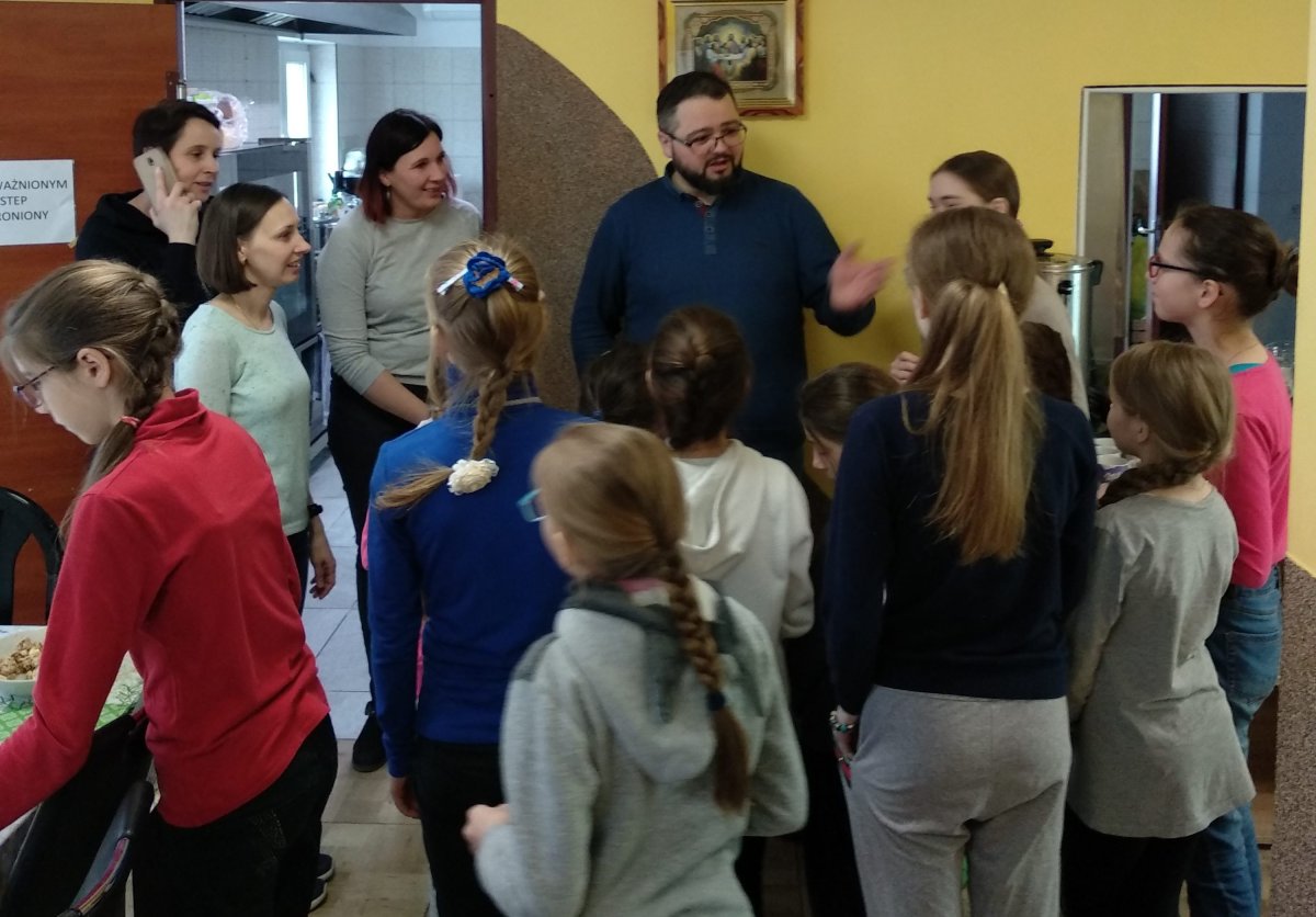 Ukraine child evacuees with Saskatoon connection arrive safely in Poland