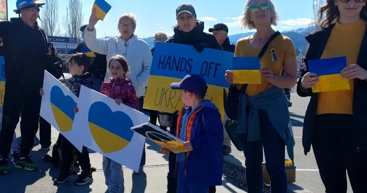 Penticton, B.C. residents rally in support of Ukraine