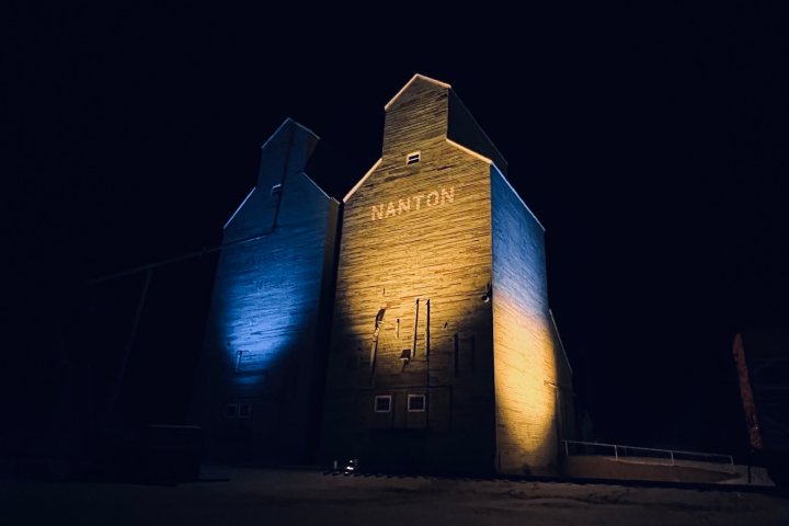 Alberta town uses historic grain elevators to show support for Ukraine