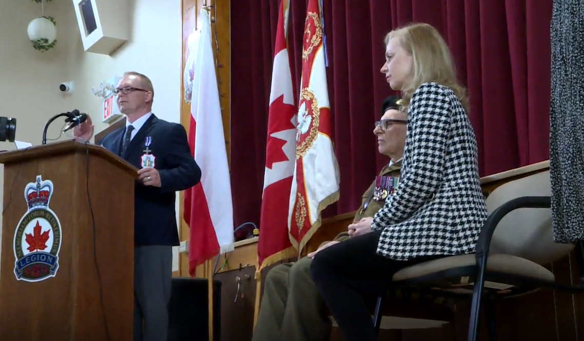 World War Two veteran Stefan Olbrecht sitting with the Consul general of Poland Magdalena Pszczolkowska.