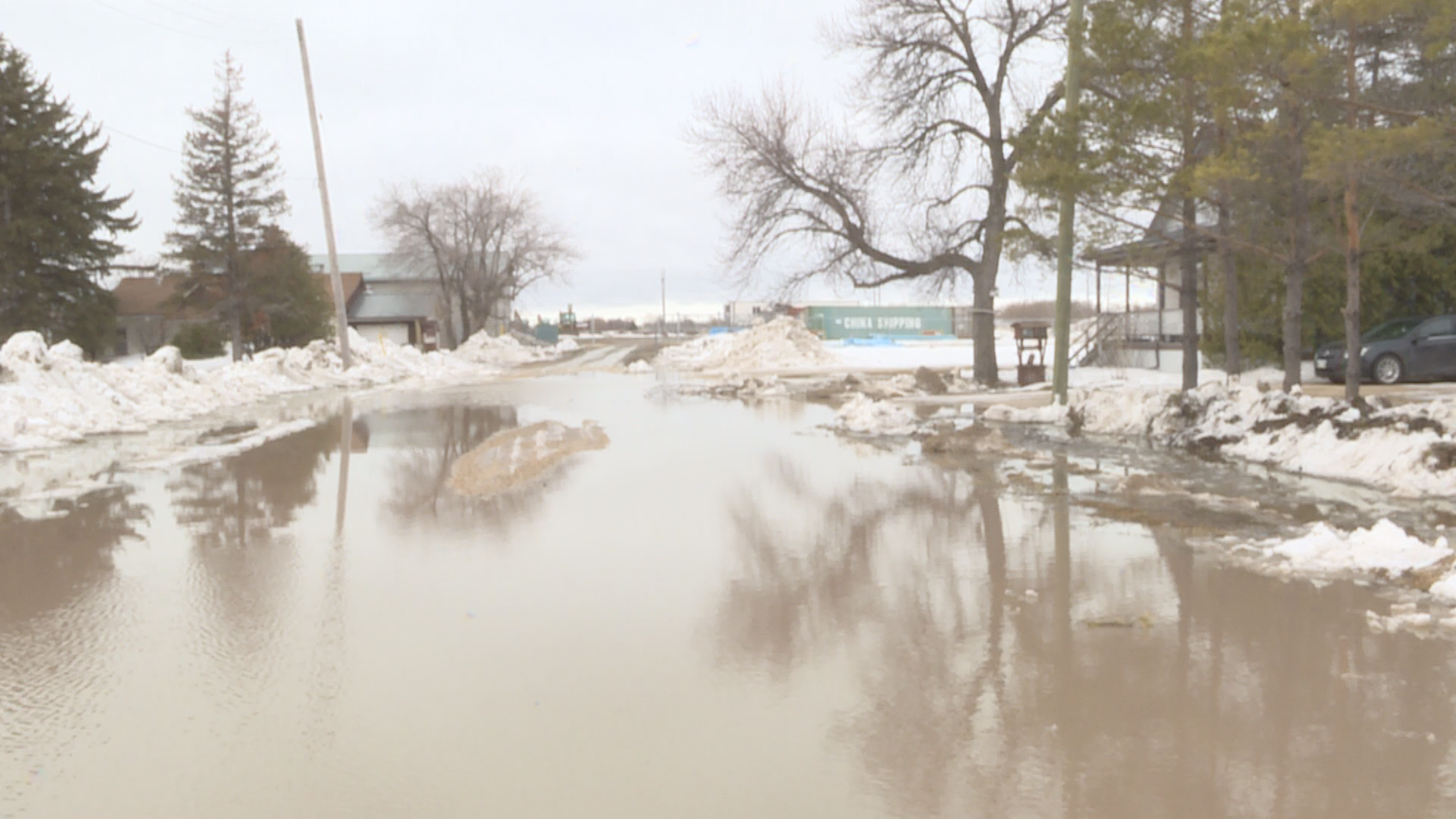 A wide shot of the “lake” that has submerged Valde Ave. in Transcona. John Van Dasselaar’s house is on the right.