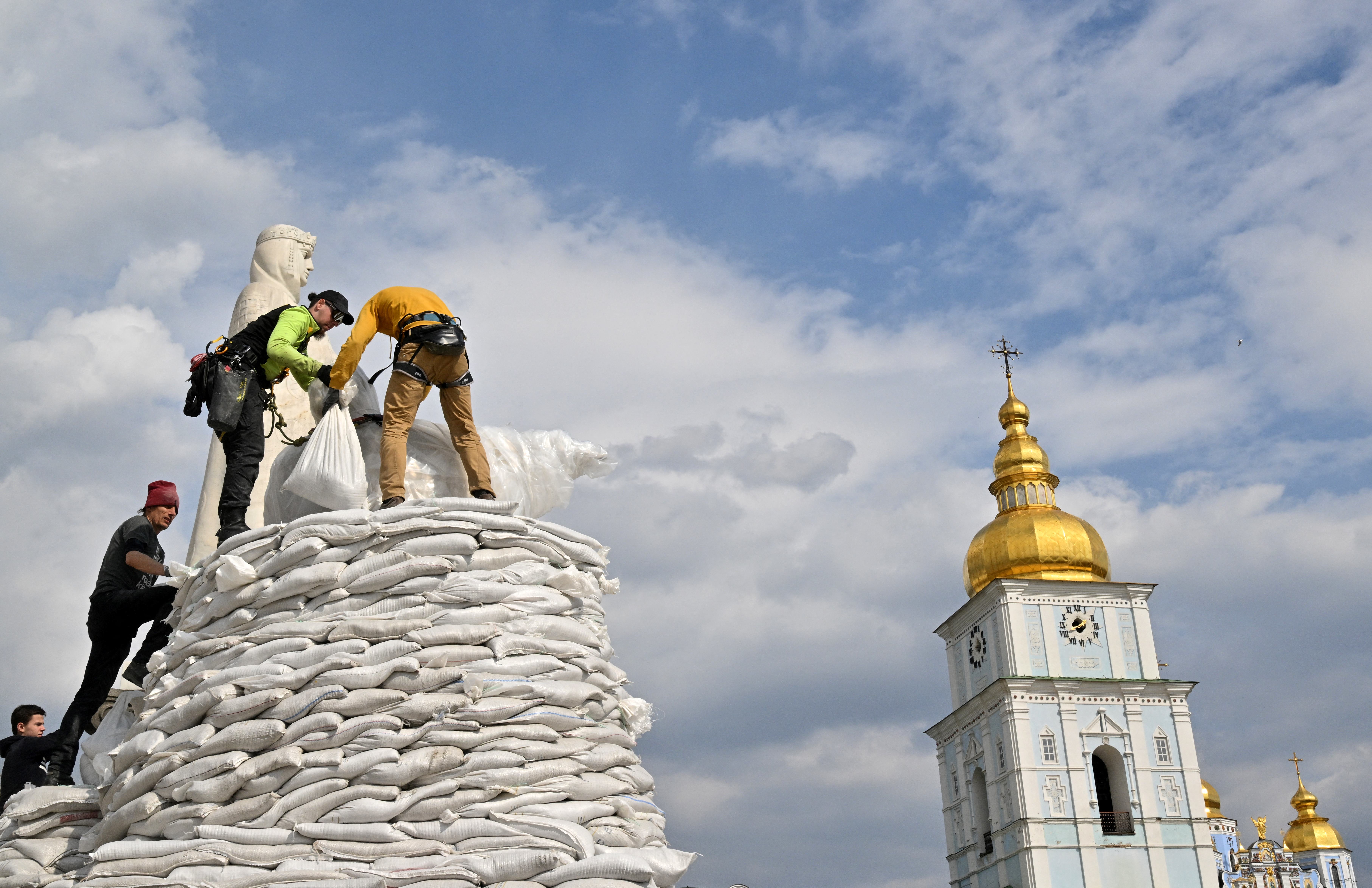 TOPSHOT-UKRAINE-RUSSIA-CONFLICT-ART