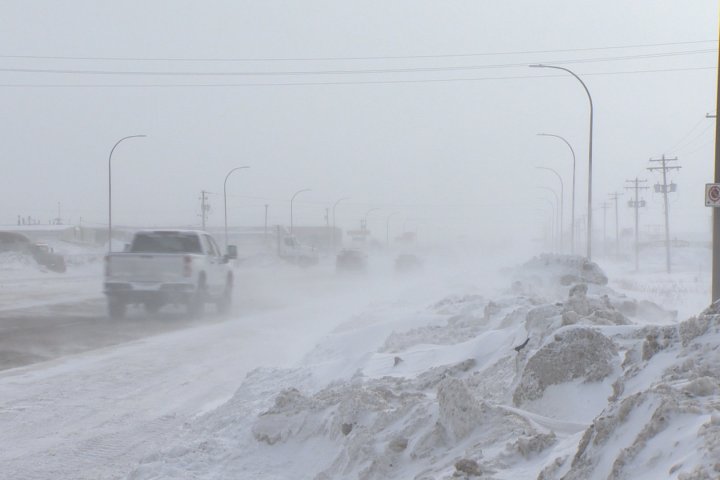 Blowing snow shuts down Manitoba highways