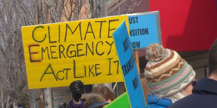 Penticton climate change rally urges federal government to take action - Global News