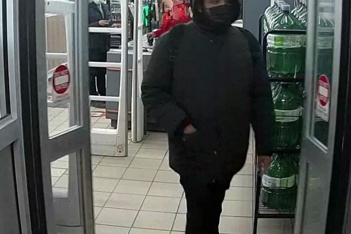 Toronto police release new image of man wanted in connection to stabbing