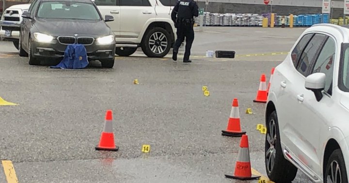Hombre asesinado en tiroteo en estacionamiento de North Vancouver Superstore