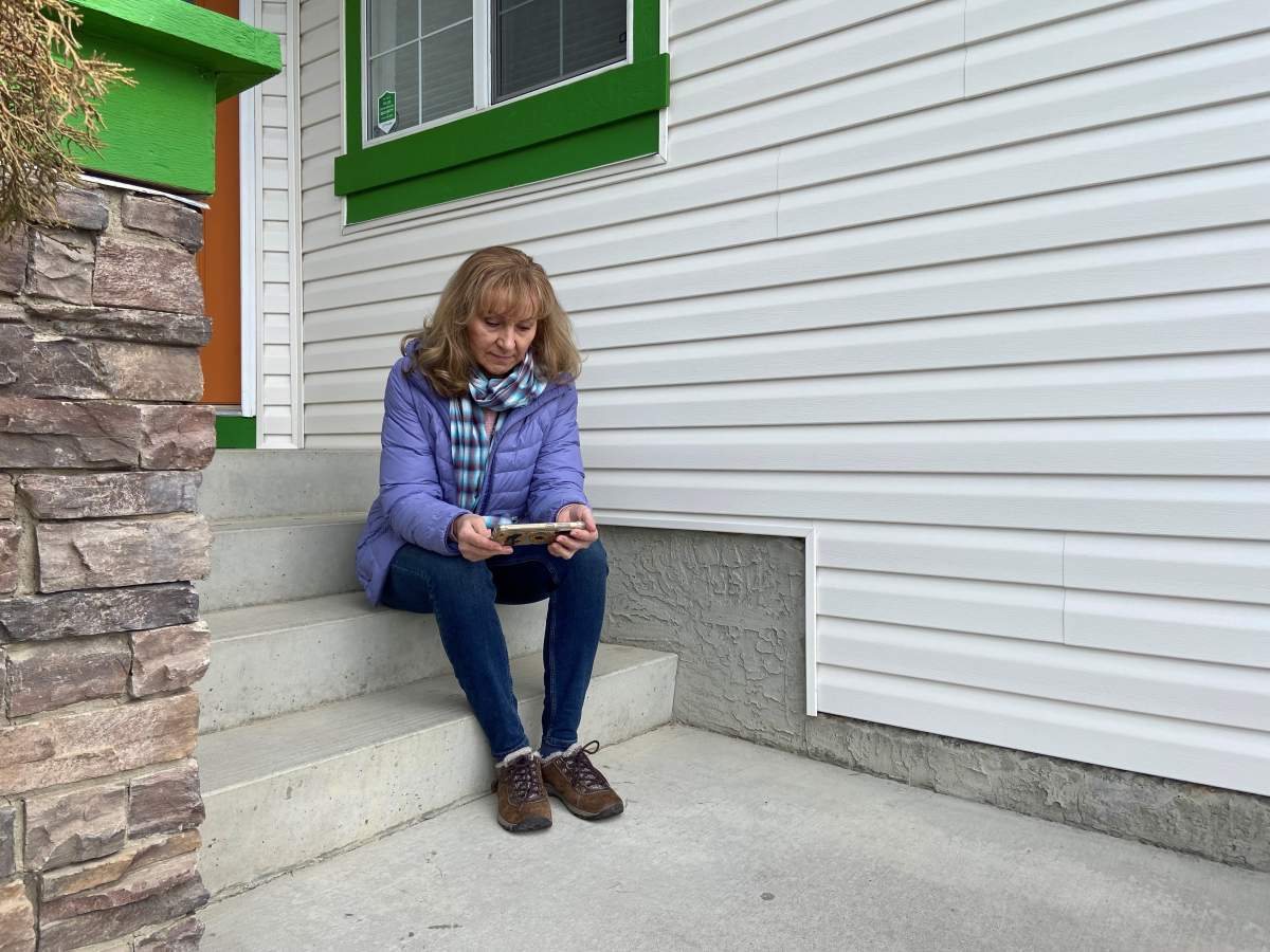 Luba Perewernycky watching speech.